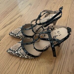 Mix No. 6 Laboni, Black & Snakeskin, Studded, Caged,  Pumps, Size 9.5